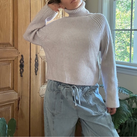 H&M Purple Turtleneck Sweater - Picture 1 of 4